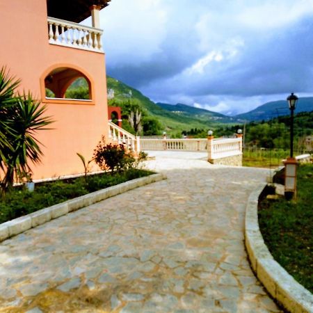 Villa Silvia Agios Matthaios  Exterior photo