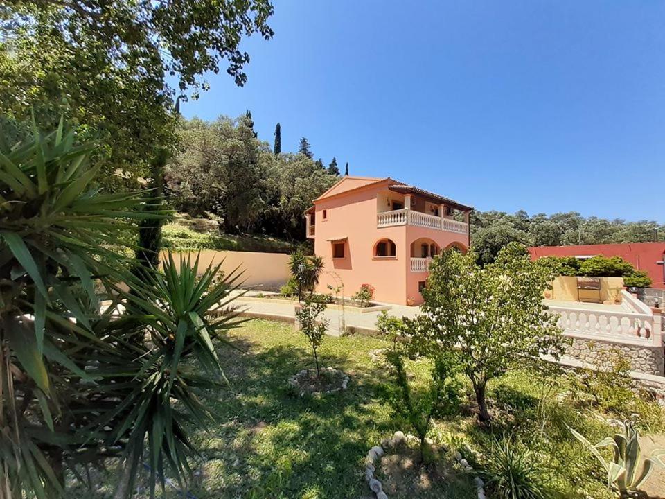Villa Silvia Agios Matthaios  Exterior photo