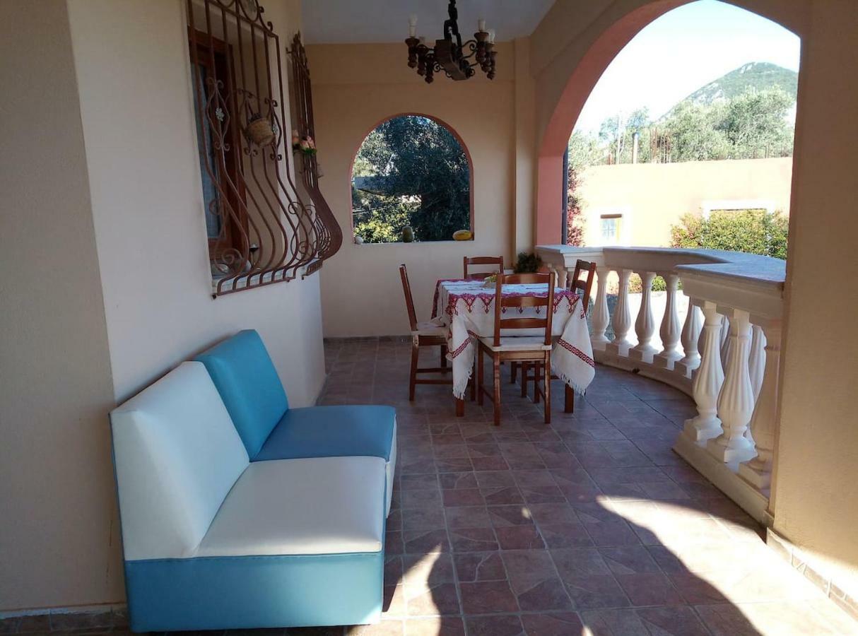 Villa Silvia Agios Matthaios  Exterior photo