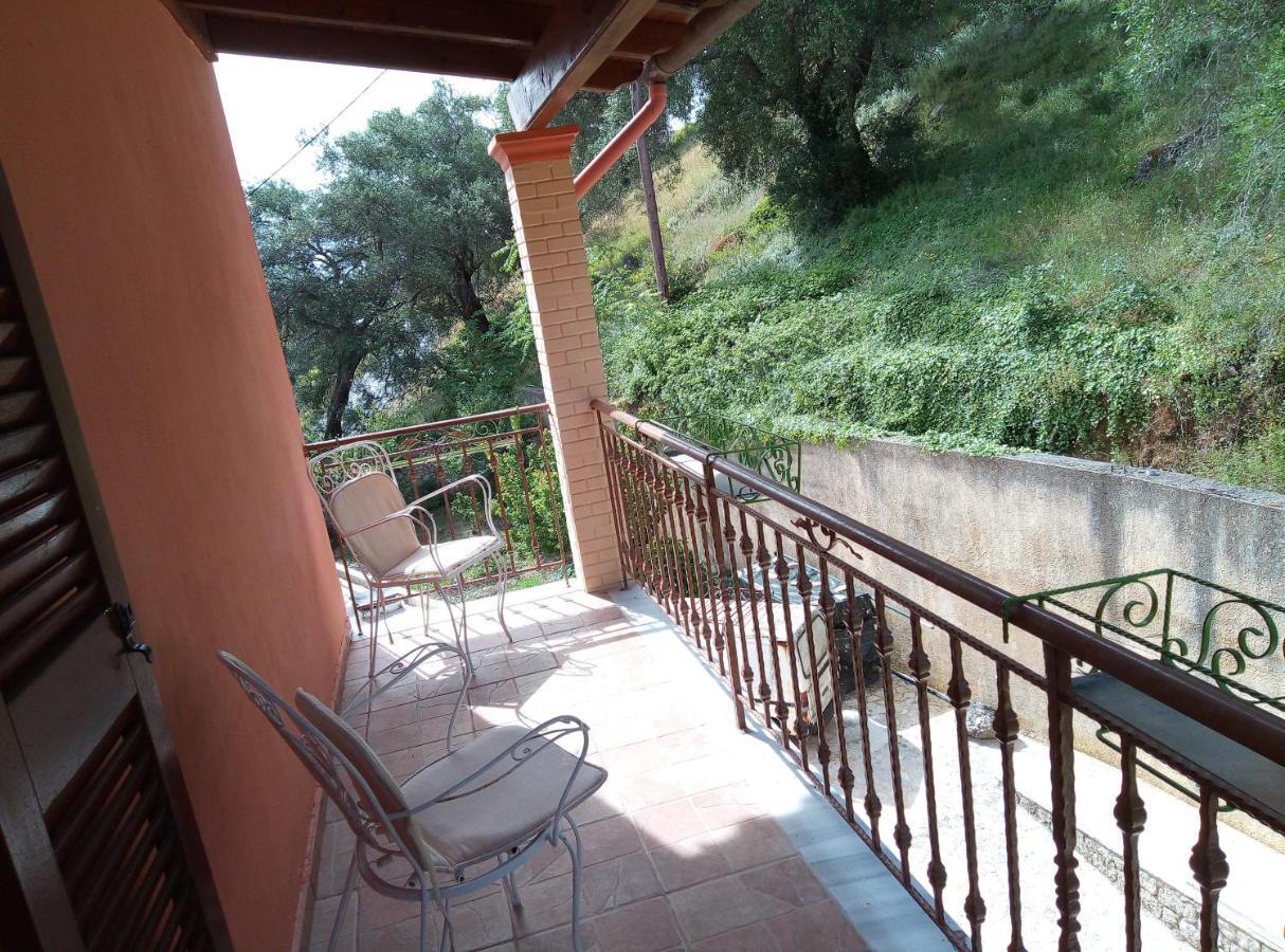 Villa Silvia Agios Matthaios  Exterior photo