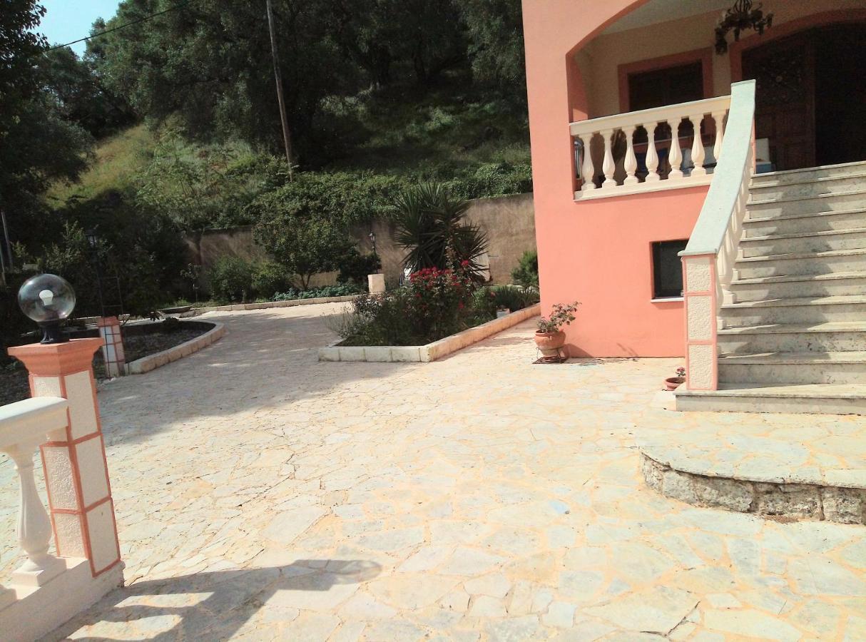 Villa Silvia Agios Matthaios  Exterior photo